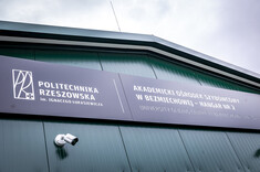 Nowy hangar Akademickiego Ośrodka Szybowcowego w Bezmiechowej
