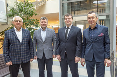 Od lewej: prof. PRz A. Marciniec, prof. P. Koszelnik, H. Gross, prof. G. Ostasz,