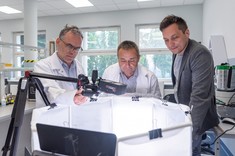 Od lewej: dr inż. H. Wachta, prof. PRz K. Tereszkiewicz,dr inż. Ł. Kulig,