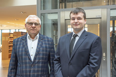Od lewej: prof. PRz A. Marciniec, H. Gross,