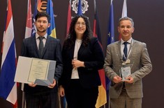 Od lewej: mgr inż. W. Strojny, przedstawicielka Jury, prof. PRz A. Masłoń,