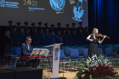 Występ studentów kierunku lotnictwo i kosmonautyka M. Kobrzyńskiej i B. Grzebieniaka 